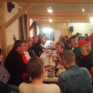 Siegerehrung GM 2018, Der harte Kern!
Durchhalten bis zum Schluss.
Wie früher beim Gauschützenball!